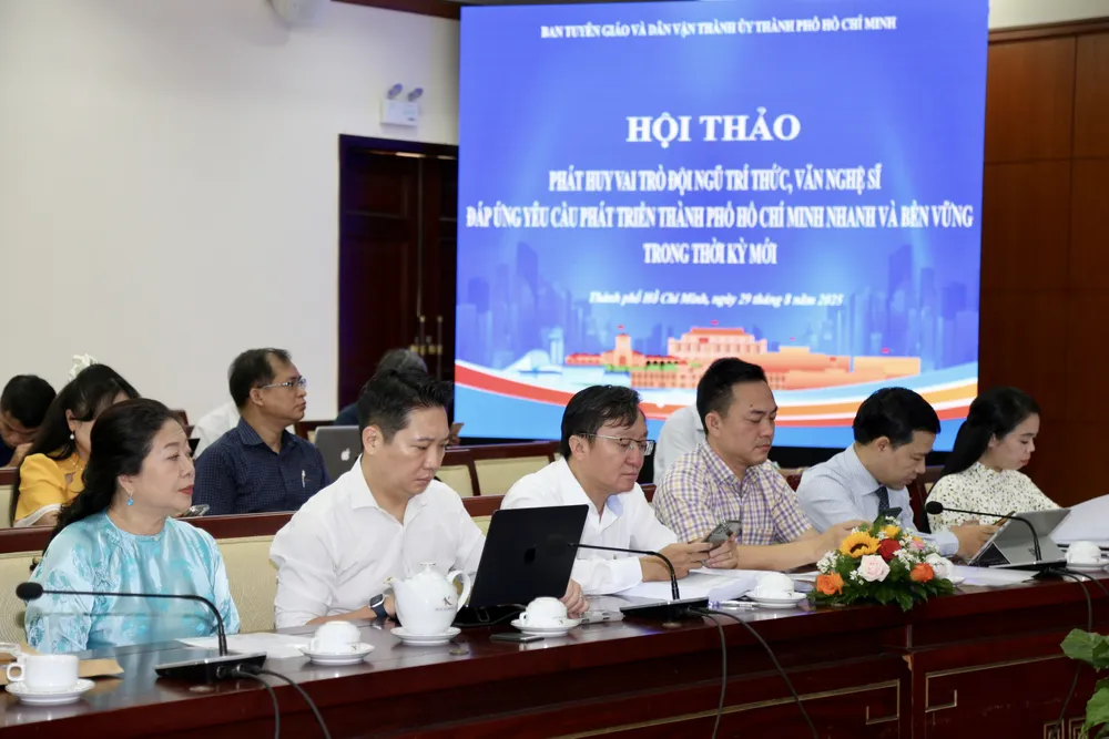 Các chuyên gia, nghệ sĩ, trí thức tham dự Hội thảo. Ảnh: DŨNG PHƯƠNG 724dc9a5ccdeee67c992a370b8678170.JPG