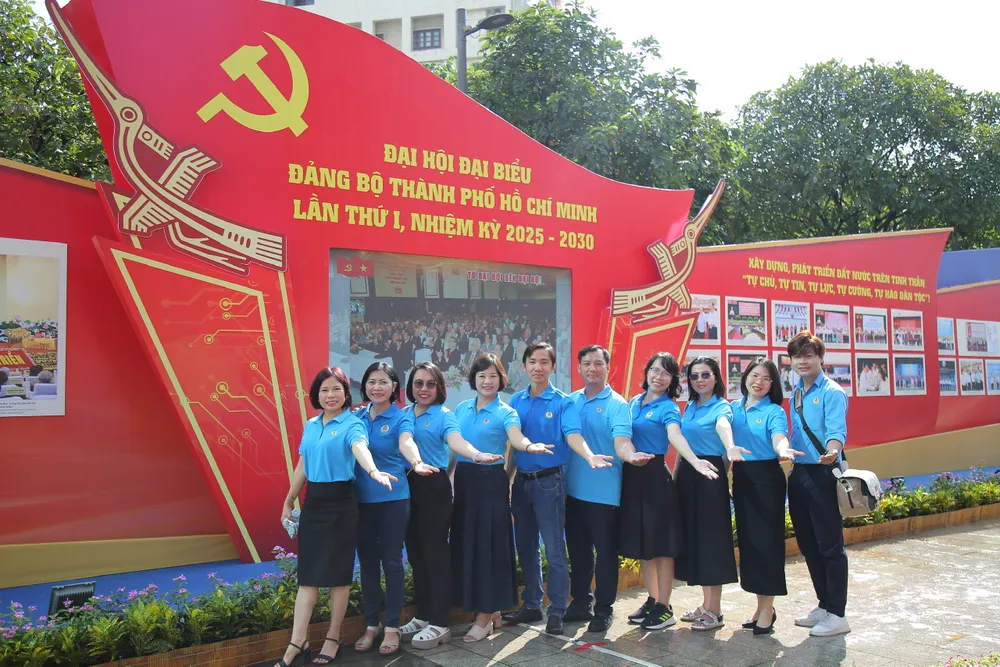 Triển lãm ở không gian đường đi bộ Nguyễn Huệ, góp phần lan tỏa hình ảnh TPHCM văn minh, hiện đại, nghĩa tình tới người dân và du khách. Ảnh: DŨNG PHƯƠNG 17a6145c3686064fffeb9cf6e04889b1.JPG