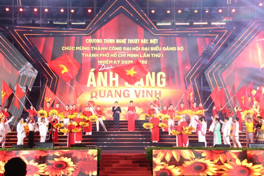 Tiết mục nghệ thuật tại điểm cầu phường Bình Dương. Ảnh: TÂM TRANG IMG_0361.JPG