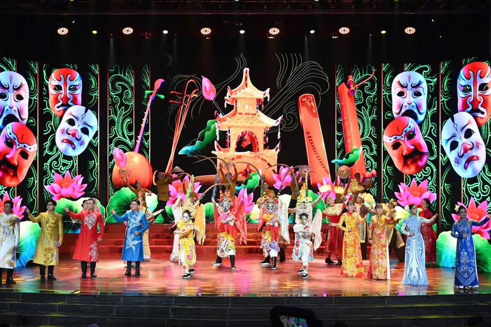 ការសម្តែងសិល្បៈប្រពៃណីនៅឯសន្និសីទ។ រូបថត៖ QUOC THANH IMG_0457.JPG