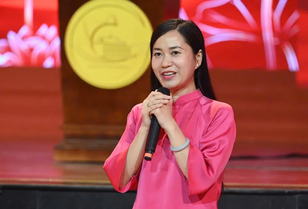 Diễn viên Lâm Vỹ Dạ nêu ý kiến tại hội nghị. Ảnh: QUỐC THANH IMG_0471.JPG