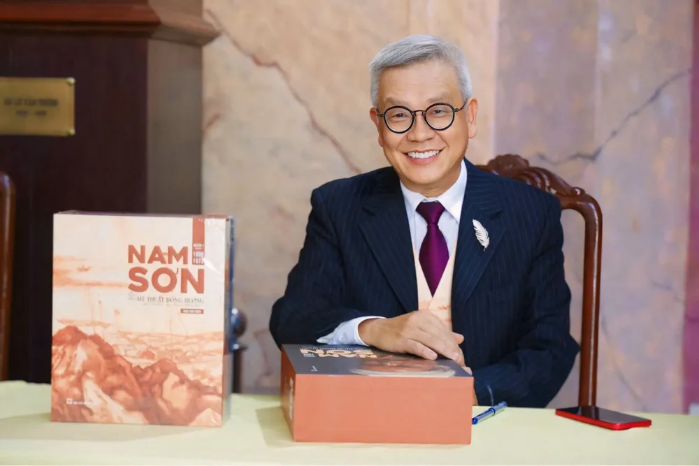 De heer Ngo Kim Khoi, kleinzoon van schilder Nam Son z7130255282322_c426959ee6a1c197d3b9d69b6e80a88c.jpg