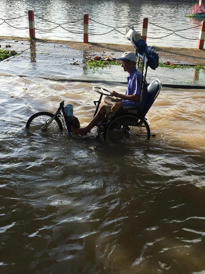 Ngày thứ 5 liên tiếp triều cường tràn ngập nhiều tuyến đường ở Cần Thơ ảnh 1 Ngày thứ 5 liên tiếp triều cường tràn ngập nhiều tuyến đường ở Cần Thơ ảnh 1