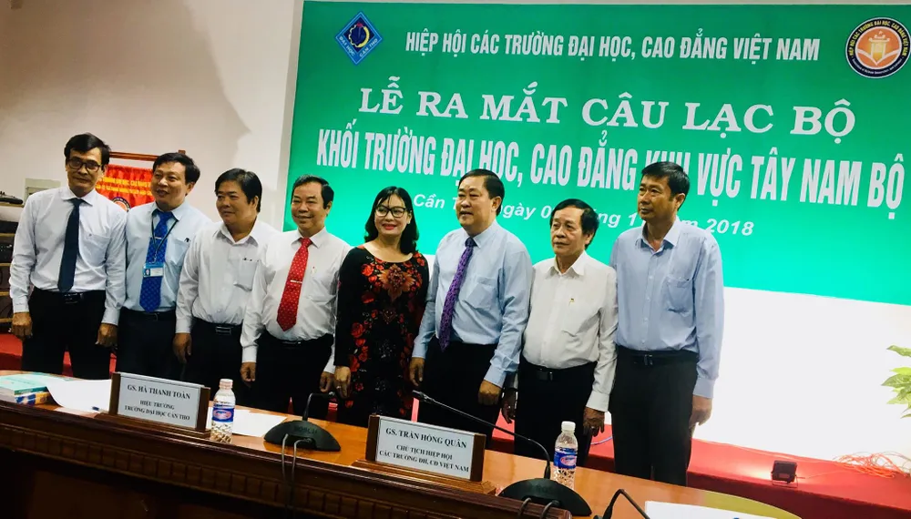 Các thành viên trong Ban chủ nhiệm CLB 