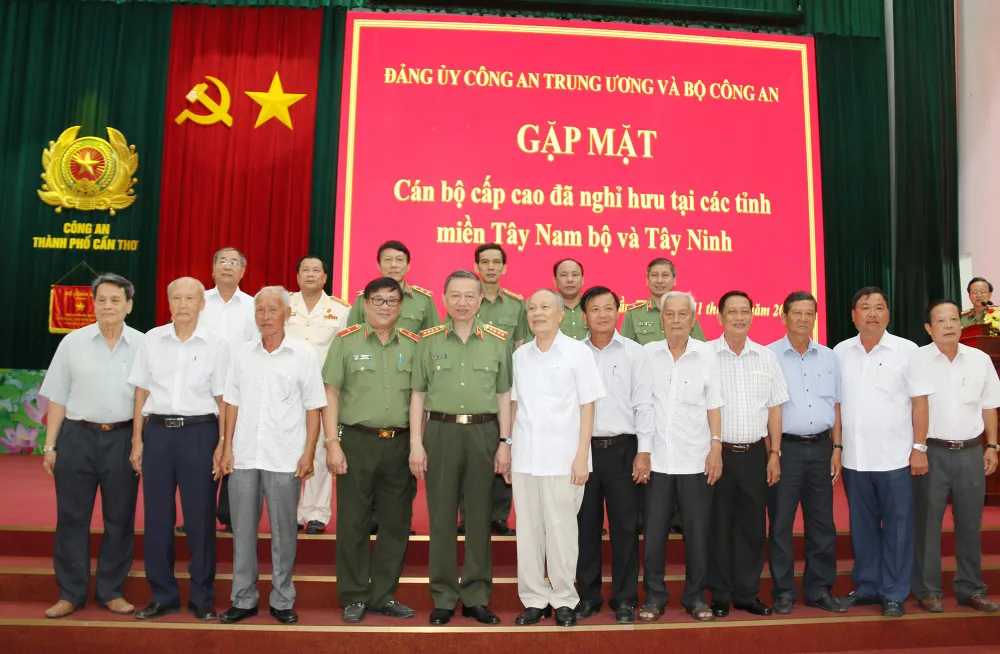 Bộ Công an gặp mặt cán bộ cấp cao đã nghỉ hưu tại các tỉnh, thành Tây Nam bộ và Tây Ninh ảnh 1 Bộ Công an gặp mặt cán bộ cấp cao đã nghỉ hưu tại các tỉnh, thành Tây Nam bộ và Tây Ninh ảnh 1