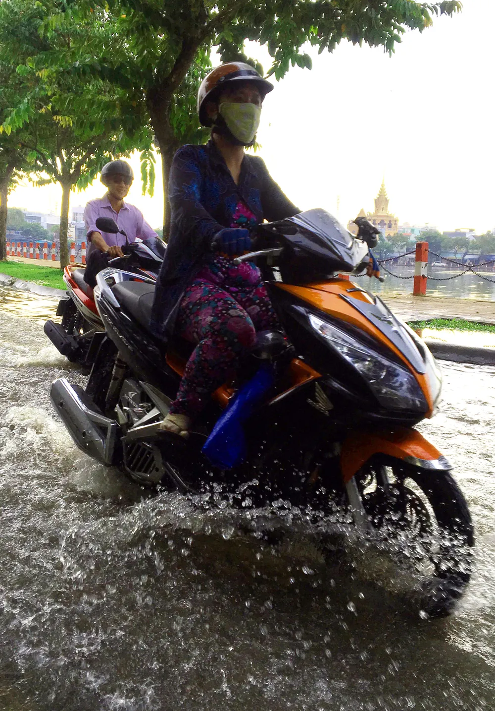 Cần Thơ: Sáng nay triều cường dâng ngập hàng loạt tuyến đường ảnh 1 Cần Thơ: Sáng nay triều cường dâng ngập hàng loạt tuyến đường ảnh 1