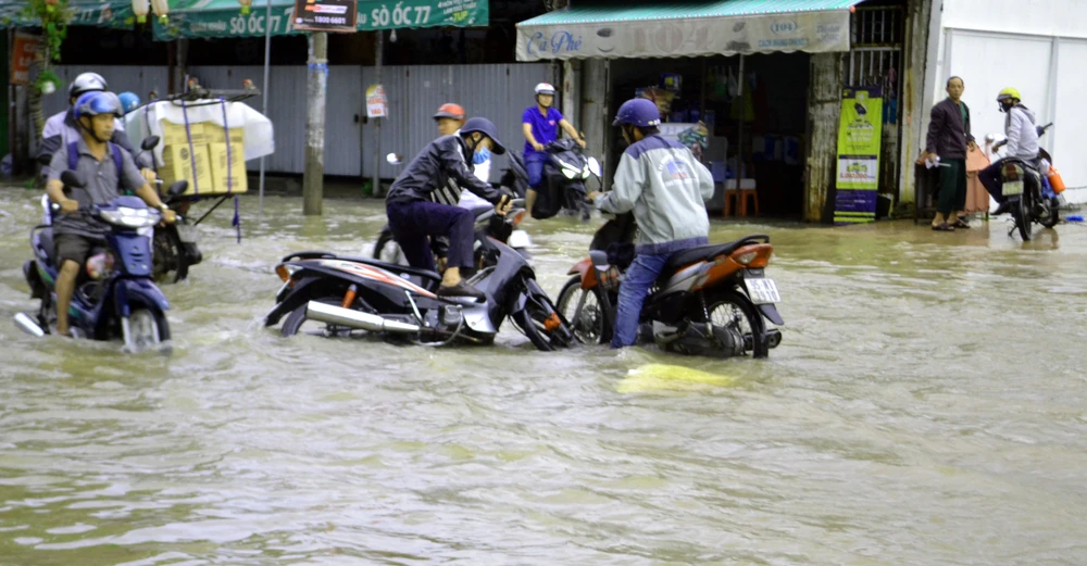 Triều cường dâng cao, Cần Thơ ngập nghiêm trọng ảnh 3 Triều cường dâng cao, Cần Thơ ngập nghiêm trọng ảnh 3