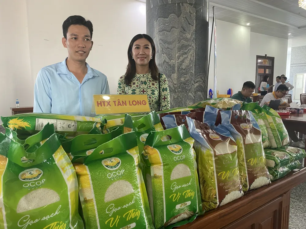 Sản phẩm Gạo sạch Vị Thuỷ của HTX Tân Long (Hậu Giang) hiện đang được ưa chuộng trên thị trường