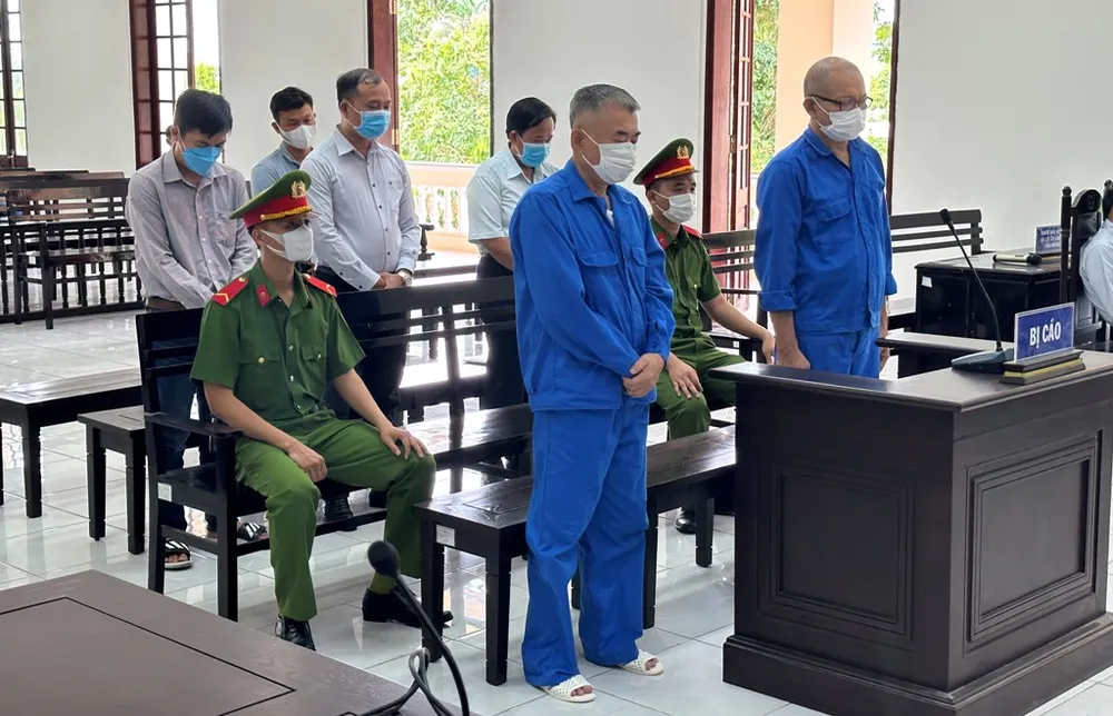 Hai bị cáo tại tòa