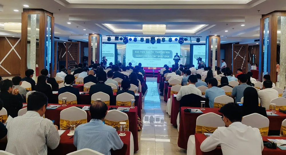 Quang cảnh hội thảo sáng 17-6