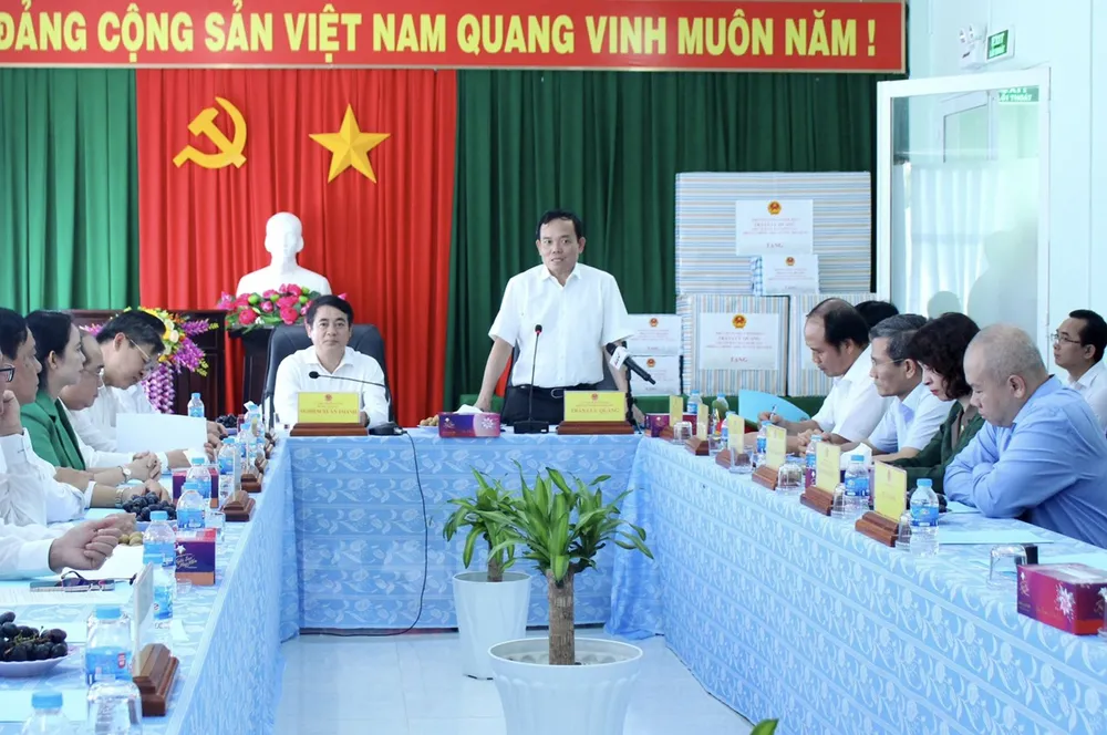 Phó Thủ tướng Trần Lưu Quang cùng lãnh đạo tỉnh Hậu Giang và TP Cần Thơ đến thăm và làm việc với các cơ cai nghiện nghiện ma túy Phó Thủ tướng Trần Lưu Quang cùng lãnh đạo tỉnh Hậu Giang và TP Cần Thơ đến thăm và làm việc với các cơ cai nghiện nghiện ma túy
