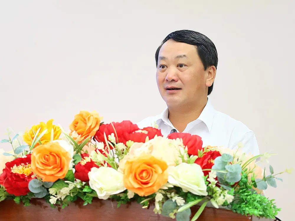 Đồng chí Hầu A Lềnh phát biểu tại hội nghị Đồng chí Hầu A Lềnh phát biểu tại hội nghị