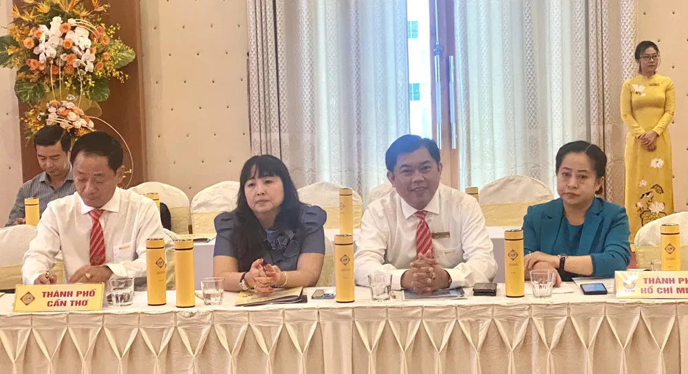 Các đại biểu tham dự hội nghị Các đại biểu tham dự hội nghị