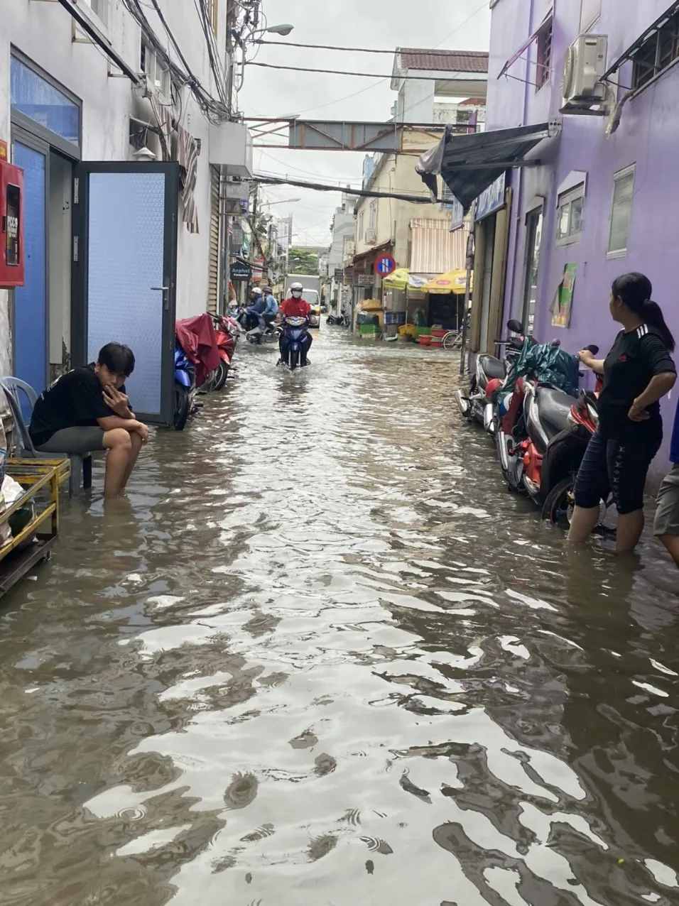 Một con hẻm ở quận Ninh Kiều bị ngập nặng sáng 4-9 Một con hẻm ở quận Ninh Kiều bị ngập nặng sáng 4-9