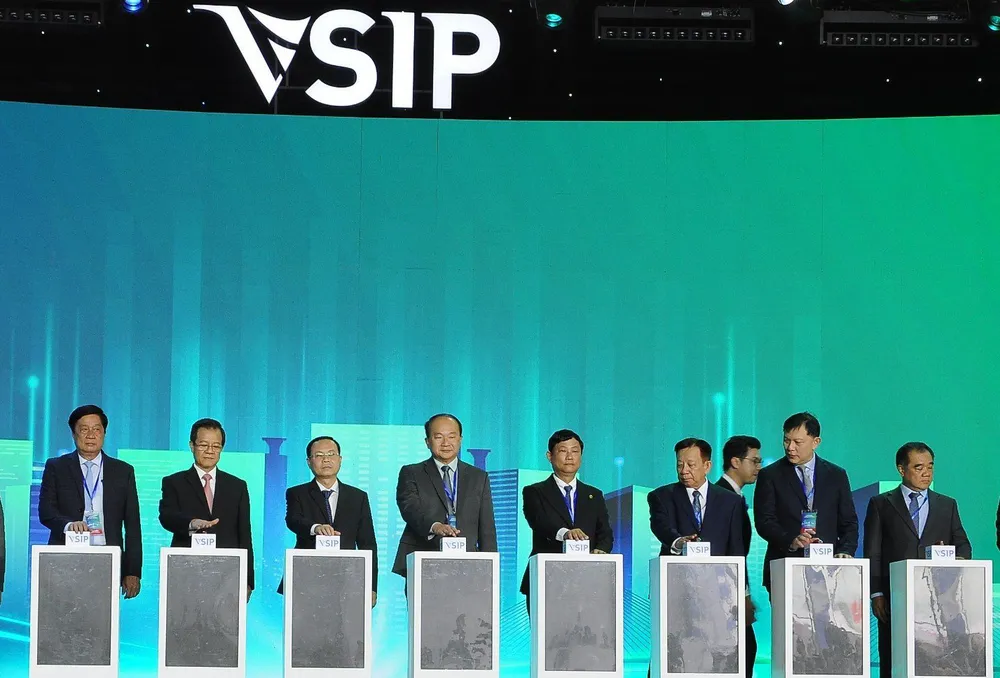 TP Cần Thơ vừa khởi công Khu công nghiệp VSIP Cần Thơ với tổng diện tích 900ha, dự kiến khi hoàn chỉnh sẽ tạo việc làm cho 100.000 lao động