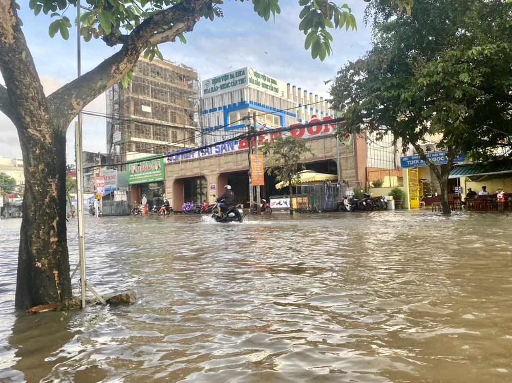 Nhiều tuyến đường tại TP Cần Thơ thường bị ngập khi xuất hiện triều cường