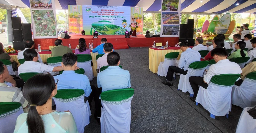 Quang cảnh lễ khai mạc