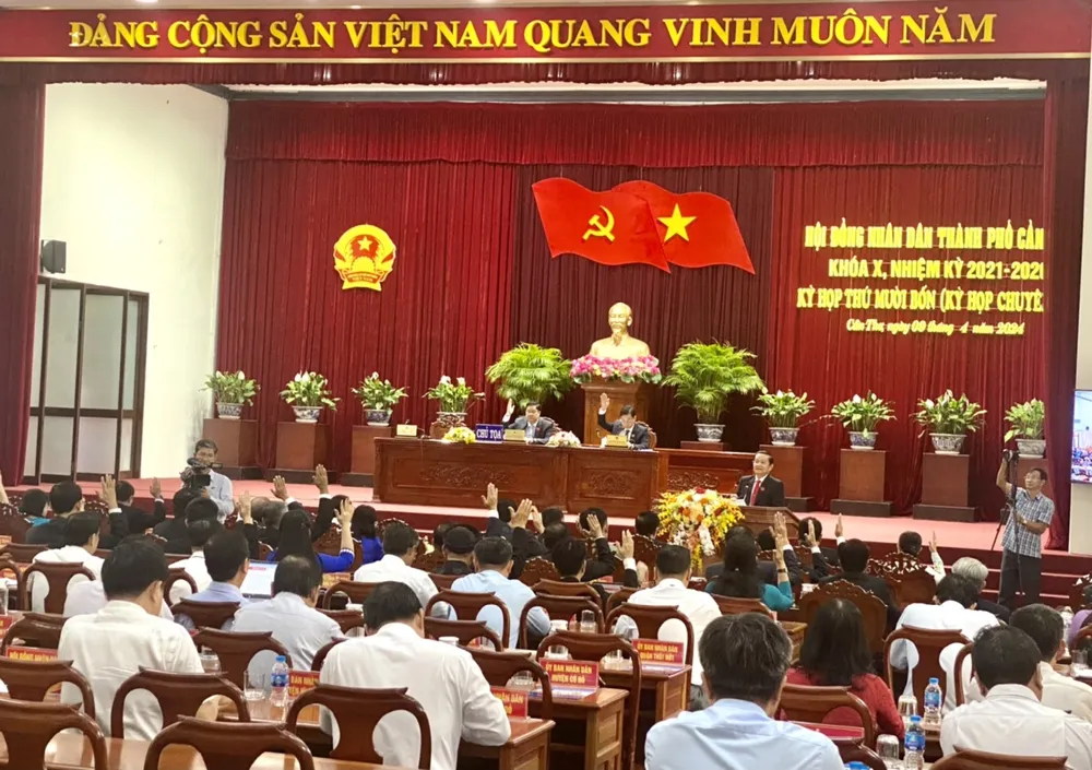 Quang cảnh kỳ họp z5330329327467_0269217bb34410b35ae12f4e6597bdfa.jpg