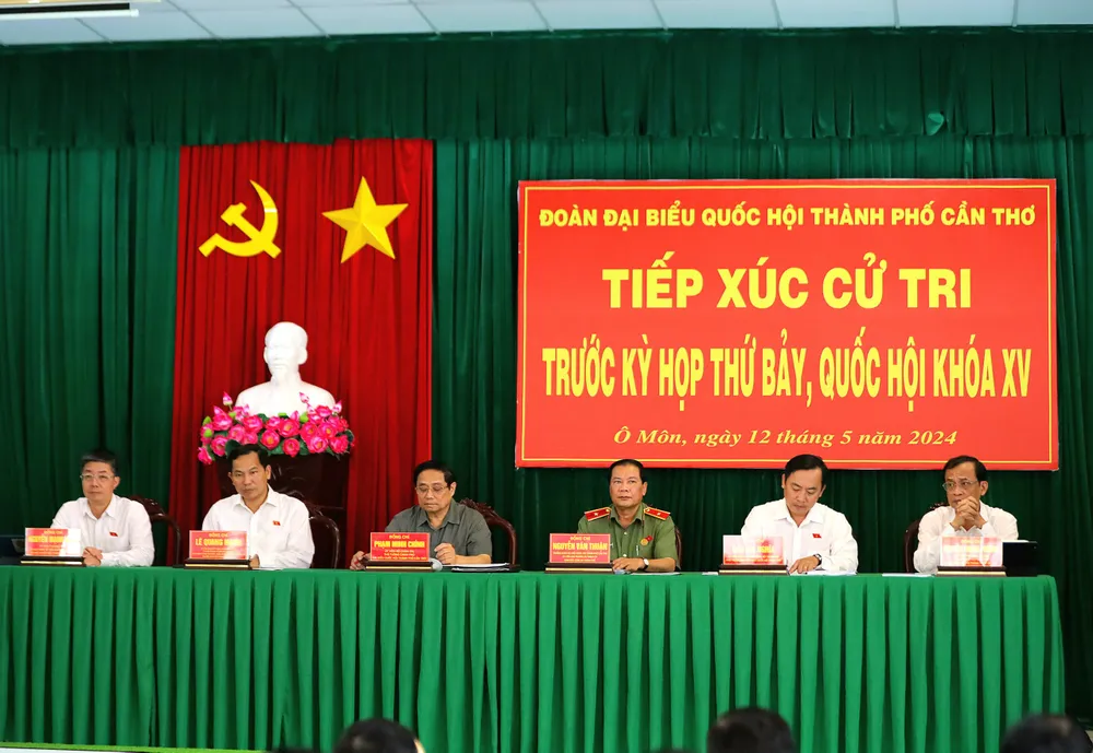 Quang cảnh buổi tiếp xúc cử tri 4.jpg