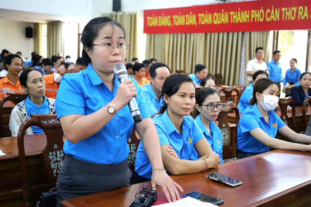 Cán bộ công đoàn phát biểu tại buổi đối thoại 11.jpg