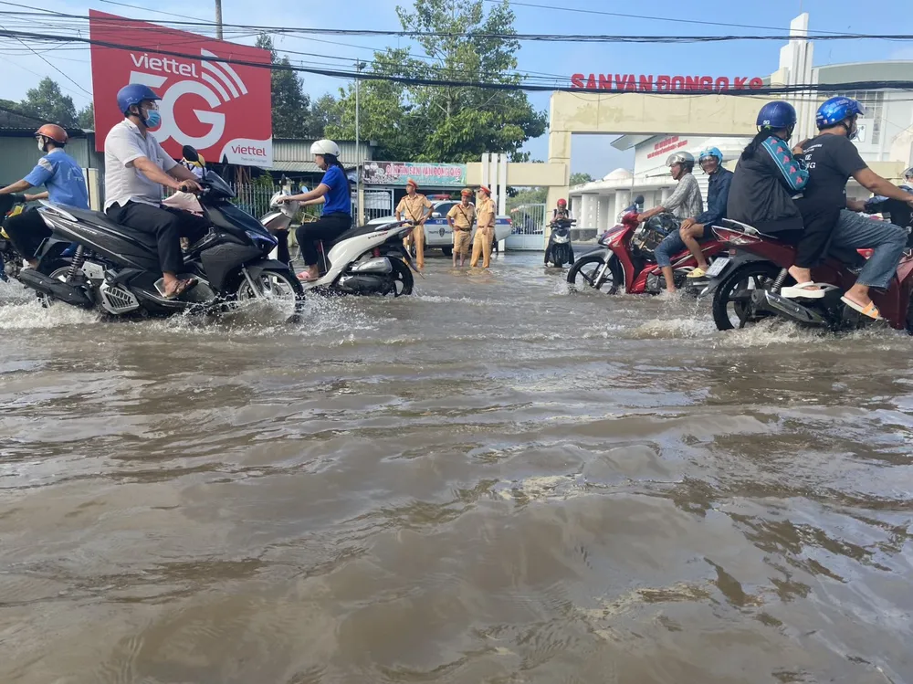 Các đợt triều cường thường gây ngập nặng nhiều tuyến đường tại TP Cần Thơ