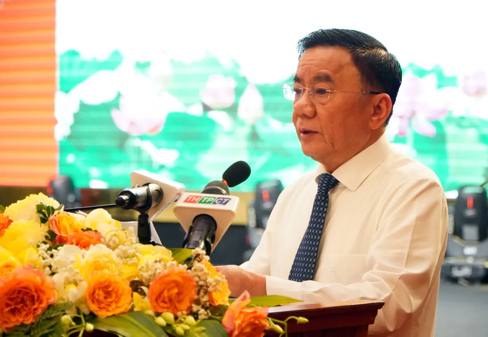 Đồng chí Trần Cẩm Tú, Ủy viên Bộ Chính trị, Thường trực Ban Bí thư, Chủ nhiệm Ủy ban Kiểm tra Trung ương phát biểu chỉ đạo tại hội nghị 16-12 TCTU.jpg