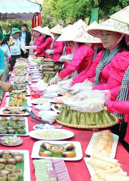 Các loại bánh dân gian luôn tràn ngập tại các điểm du lịch 1000001.jpg