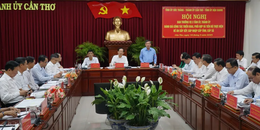 Bí thư Tỉnh ủy Hậu Giang Đồng Văn Thanh phát biểu tại hội nghị 2.jpg