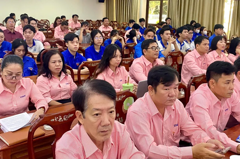 Delegates attend the launch of the movement 008.jpg