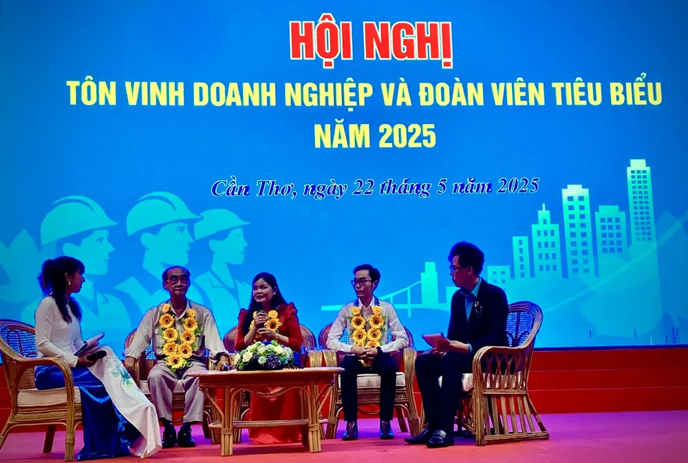ផ្លាស់ប្តូរ និងចែករំលែកបទពិសោធន៍ពីសមាជិកសហជីពឆ្នើម 007.jpg