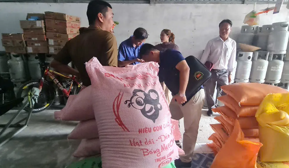 Đoàn kiểm tra tỉnh Hậu Giang đang chờ kết quả mẫu gạo 10.jpg