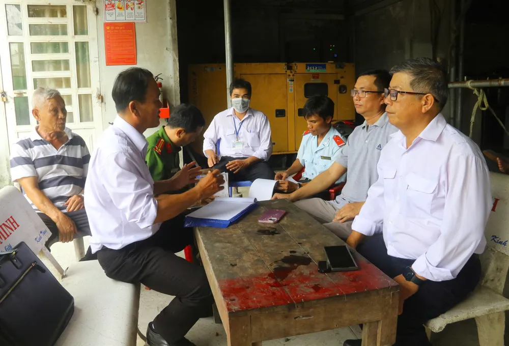 Đoàn làm việc với Cơ sở giết mổ gia súc, gia cầm tập trung Nguyễn Đan Hậu Giang và nhân viên của Công ty CP chăn nuôi C.P Việt Nam chi nhánh Hậu Giang Đoàn làm việc với Cơ sở giết mổ gia súc, gia cầm tập trung Nguyễn Đan Hậu Giang và nhân viên của Công ty CP chăn nuôi C.P Việt Nam chi nhánh Hậu Giang