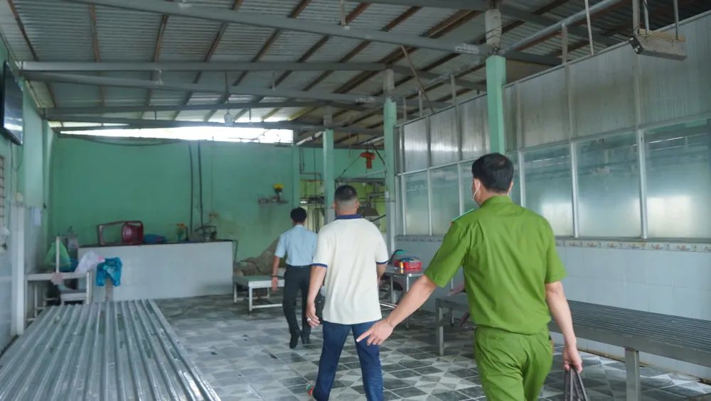 Đoàn công tác liên ngành tỉnh Hậu Giang kiểm tra tại cơ sở Dững - Nga (huyện Phụng Hiệp, tỉnh Hậu Giang) 2.jpg