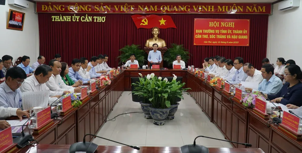 Bí thư Thành ủy Cần Thơ Đỗ Thanh Bình phát biểu tại hội nghị
