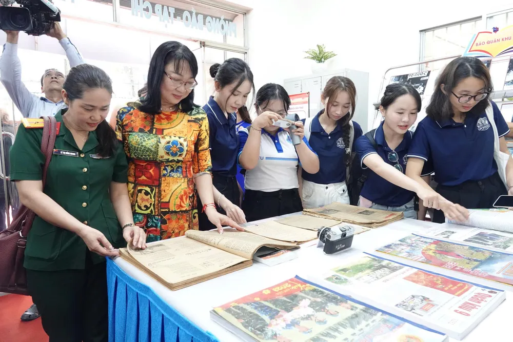 ជ្រុងមួយនៃពិព័រណ៍ 5.jpg