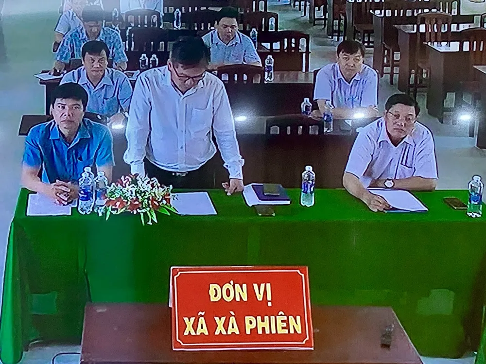 Lãnh đạo UBND xã Xà Phiên báo cáo 09.jpg