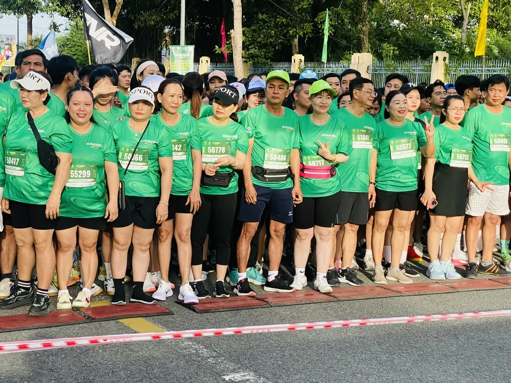 Các VĐV chuẩn bị xuất phát ở cự ly 5km 5.jpg