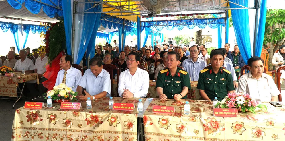 Các đại biểu dự lễ kỷ niệm 3.jpg