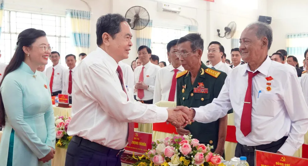 Chủ tịch Quốc hội dự Đại hội Đảng bộ xã Thạnh Xuân 03.jpg