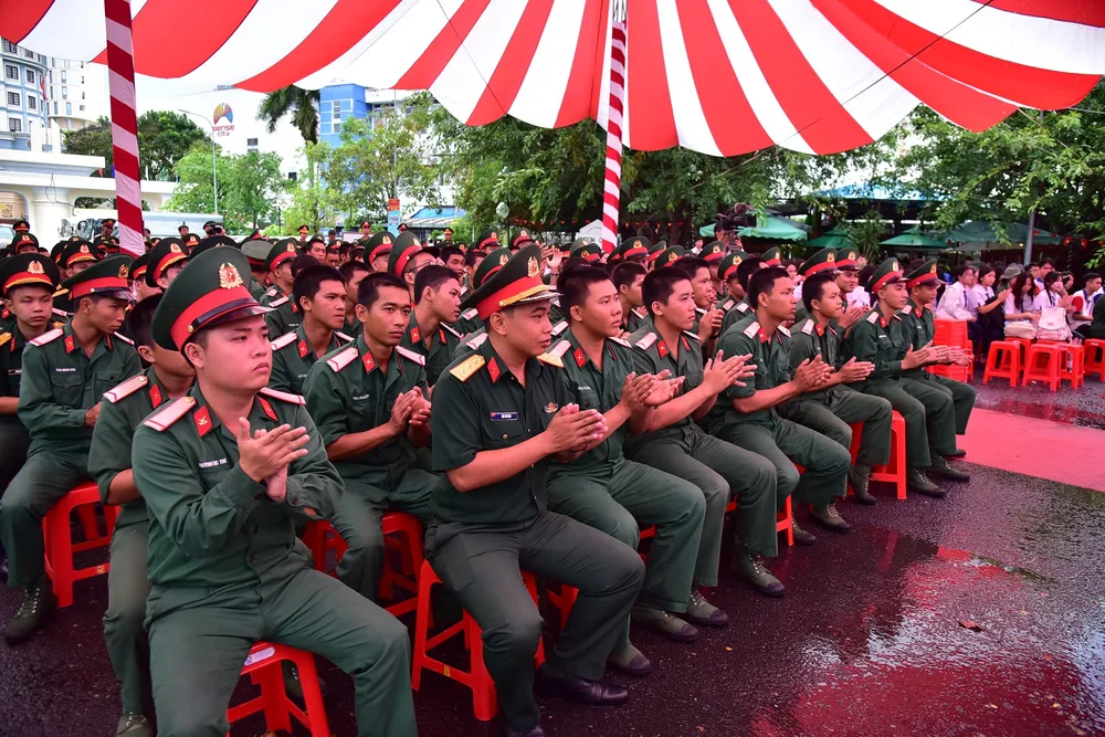 Quang cảnh khai mạc triển lãm 6.jpg