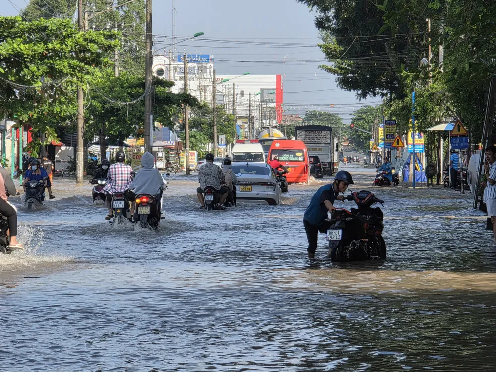 Nhiều tuyến đường ở TP Cần Thơ bị ngập nặng trong ngày 11 và 12-9 7.jpg