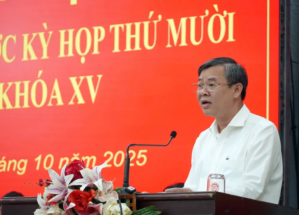 Ông Trương Cảnh Tuyên, Chủ tịch UBND TP Cần Thơ phát biểu tại buổi tiếp xúc 10-10 truong canh tuyen.jpg