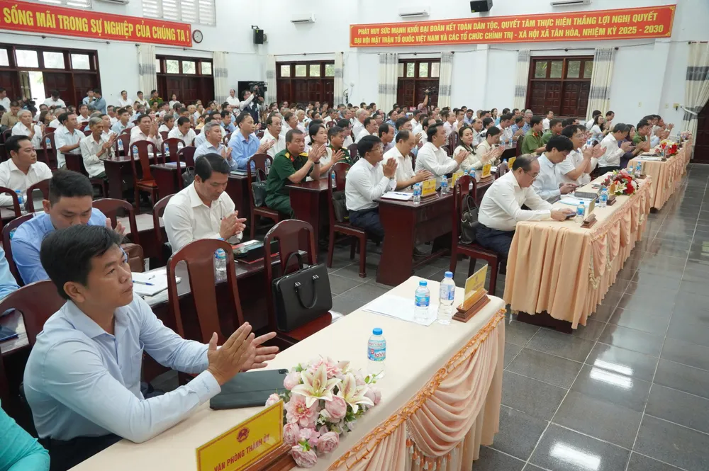 Quang cảnh buổi tiếp xúc cử tri 11.jpg
