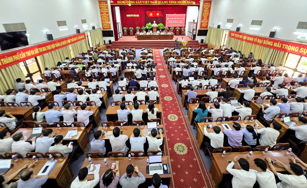 Quang cảnh Hội nghị tiếp xúc cử tri 01.jpg