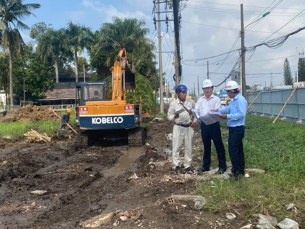 Đội ngũ kỹ sư, công nhân khẩn trương thi công dự án Nâng cấp, mở rộng quốc lộ 91 