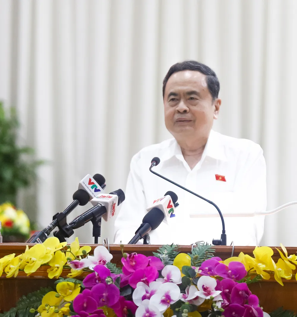 Nationalförsamlingens ordförande Tran Thanh Man talar vid ett möte med väljare. 0001.jpg