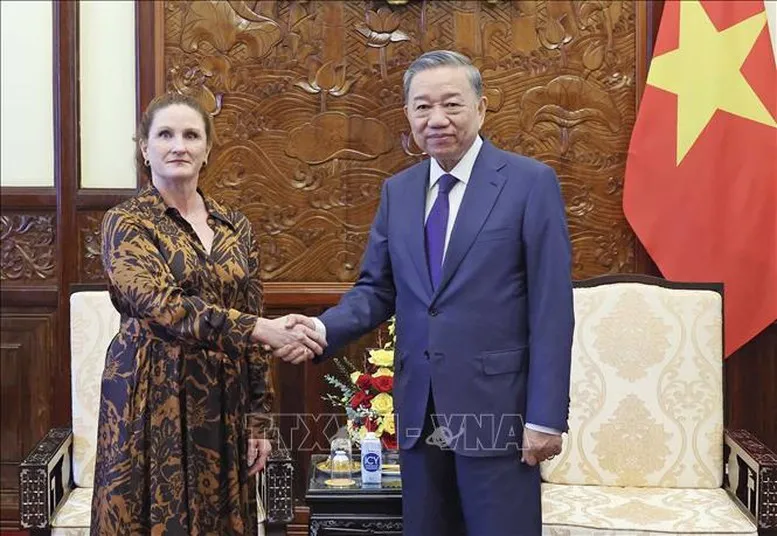 Chủ tịch nước Tô Lâm tiếp Đại sứ New Zealand tại Việt Nam Caroline Beresford đến chào xã giao. Ảnh: TTXVN CTNToLam.jpg