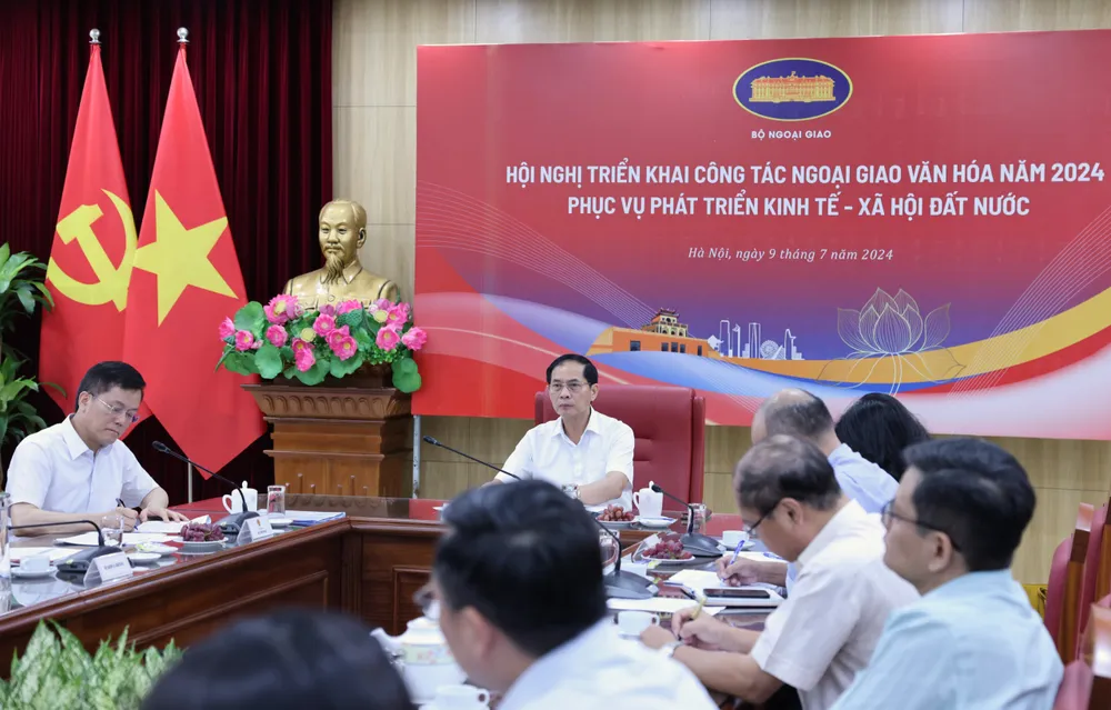 Bộ trưởng Bộ Ngoại giao Bùi Thanh Sơn chỉ đạo cuộc họp, ngày 9-7. Ảnh: QUANG PHÚC z5617252947131_eb7e22f687f6eed49395f55ddf147bb3.jpg