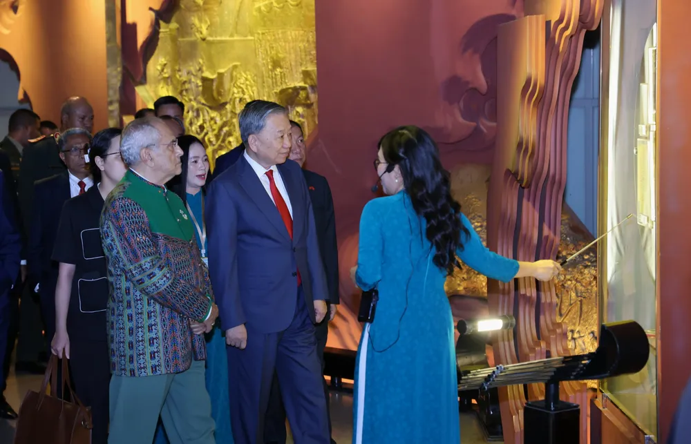 Chủ tịch nước Tô Lâm cùng Tổng thống Timor-Leste Jose Ramos-Horta thăm Bảo tàng Hồ Chí Minh. Ảnh: QUANG PHÚC z5689351036556_84b3cd4046c3fa657688b1d0e511e260.jpg