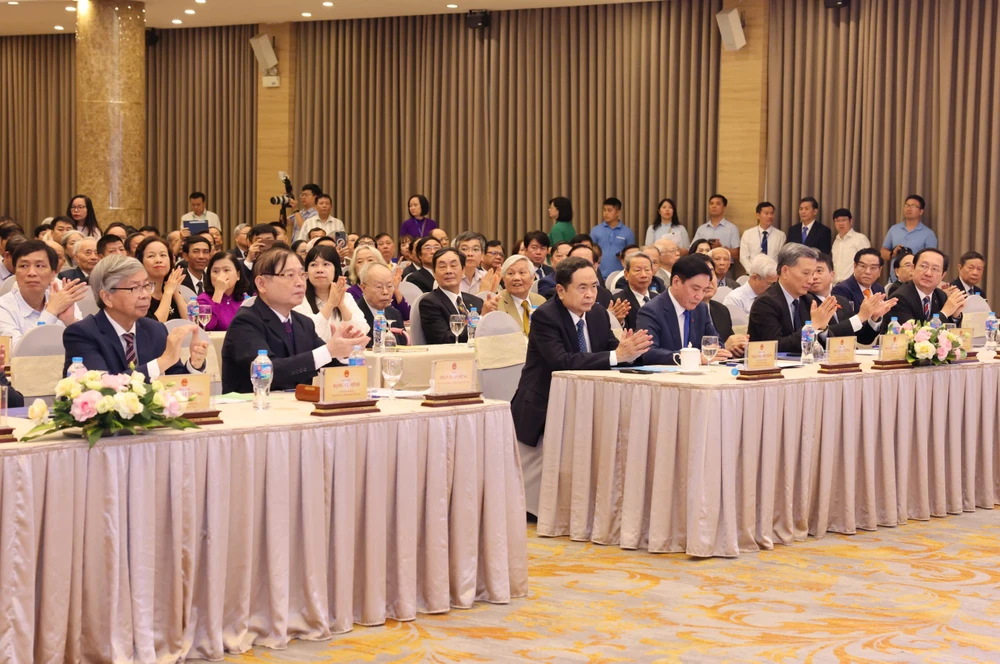 Các đại biểu dự Lễ tôn vinh trí thức khoa học và công nghệ tiêu biểu năm 2024, sáng 28-8. Ảnh: QUANG PHÚC daibieu.jpg